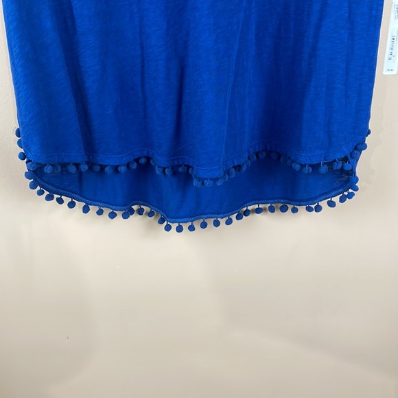 NWT Caslon blue scoop neck blouse w/ bottom detailing - Picture 4 of 5